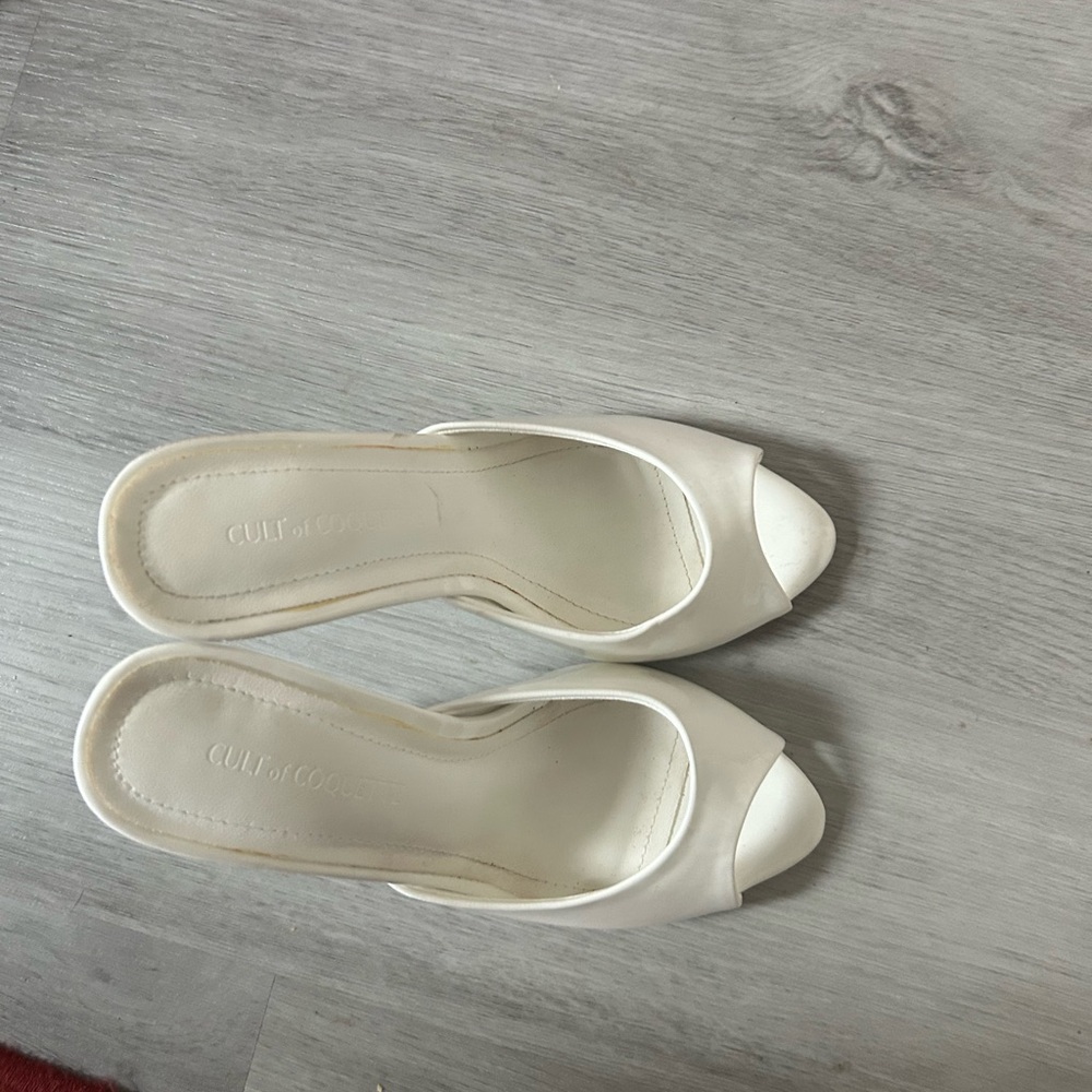 Never worn Cult of Coquette White Peep-Toe Mules